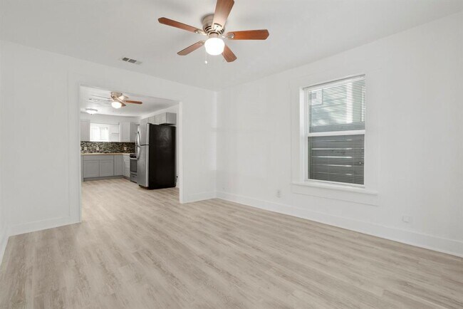 Foto del edificio - 1606 Maple Ave