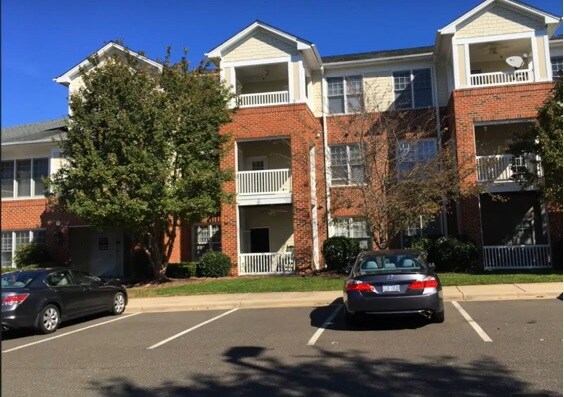 Foto del edificio - 223 Waterford Lake Dr