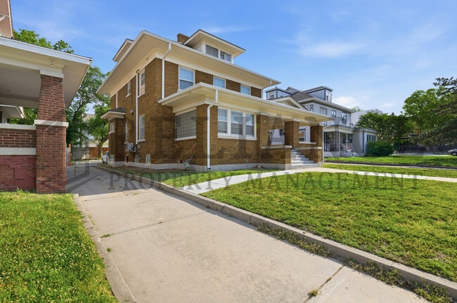 Foto del edificio - 3422 E Douglas Ave