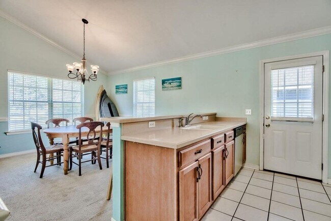 Foto del edificio - PRICE DROP!! Great 3-bedroom Florida cottage located in the heart of the Town of Santa Rosa