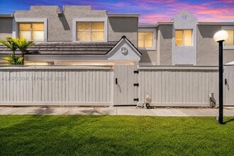 Building Photo - 6870 SW 45th Ln