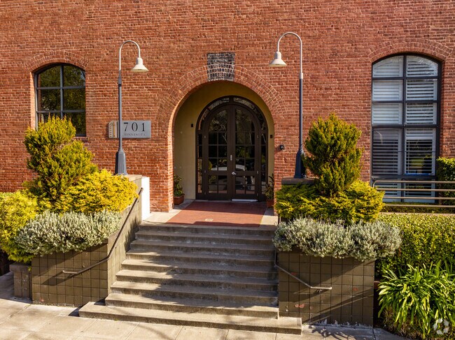 Entrada - Potrero Square Lofts