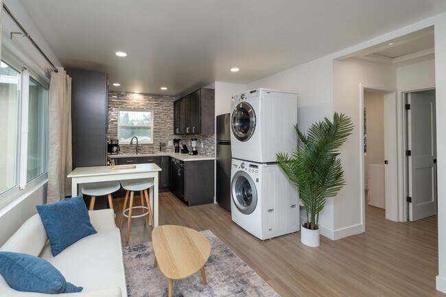 Photo - New Charming ADU!!! 1 Bed/1 Bath 490 Sq. F... House