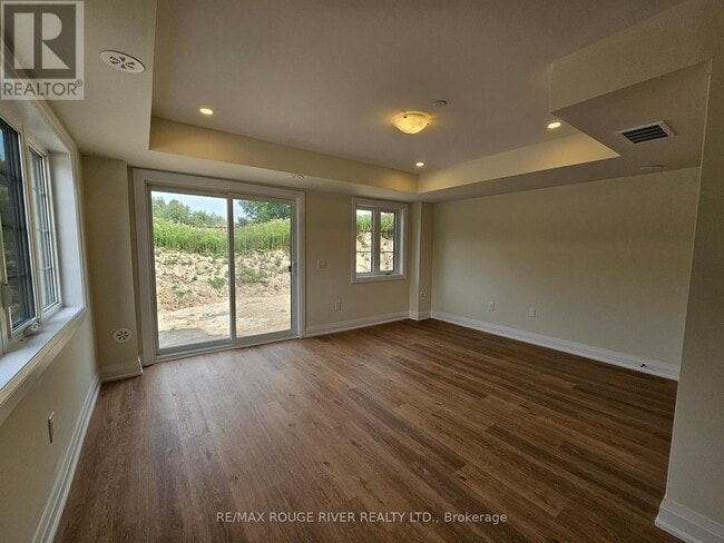 Building Photo - 10 Marret Ln