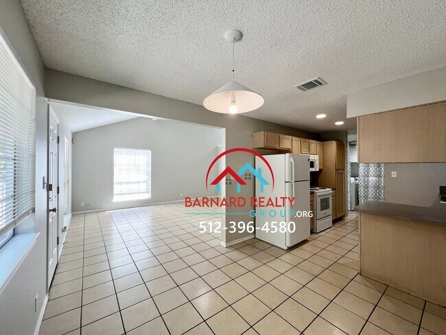 Foto del edificio - Available July 25: Spacious 3 Bedroom, 2.5 Bath Duplex with Garage