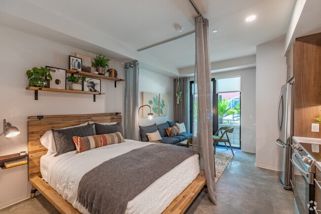 0HAB, 0BA - 420SF - 4th and J
