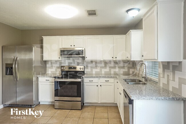 Foto del edificio - 7311 Village Lake Dr