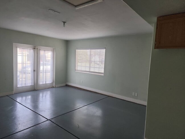 Building Photo - 4 bed Single Family Home Close to Iron Springs Elem.