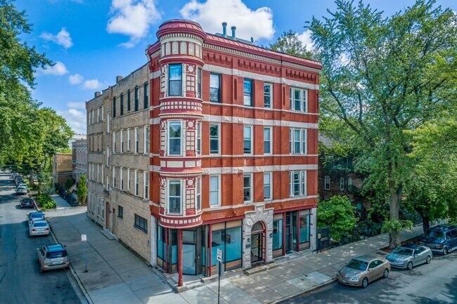 Foto del edificio - 2057 W Dickens Ave