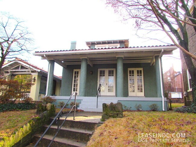 Photo - 2930 Porter St NW House