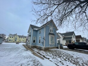 Building Photo - 806 8th St