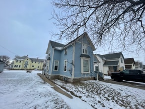 Building Photo - 806 8th St