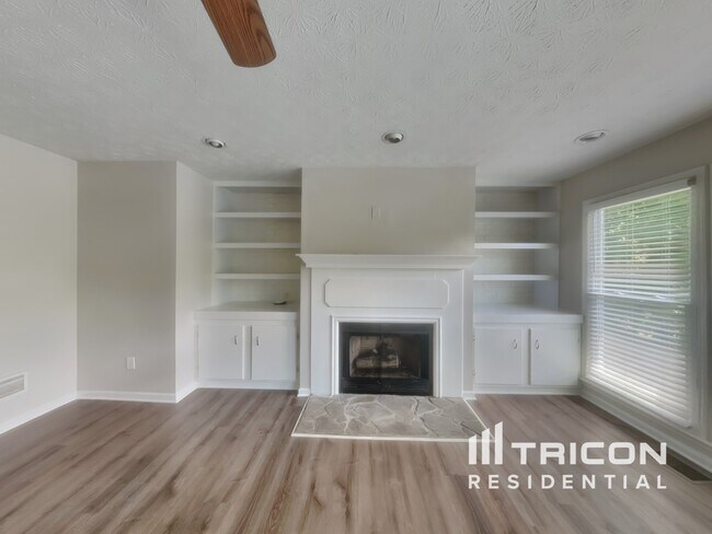 Foto del edificio - 325 Cypress Ln