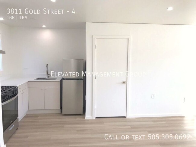 Building Photo - Renovated 1 Bedroom with AC/Heat, Dog Frie...