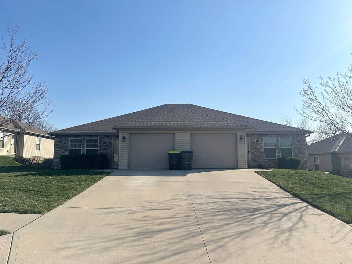 Foto principal - 110-114 SW Rose Garden St