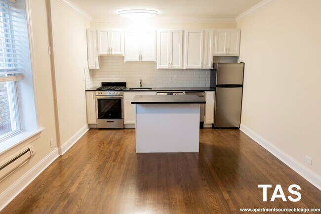 Foto del edificio - 914 Green Bay Rd