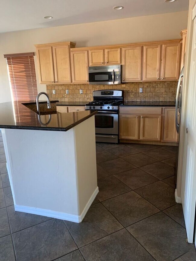 Building Photo - Great Eastside Home in Sierra Morado (Vail...