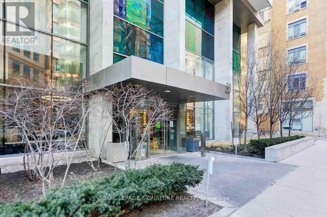 Building Photo - 38 Grenville St