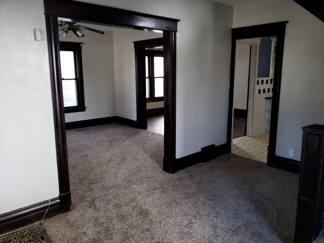 Building Photo - 106 E Lorain St