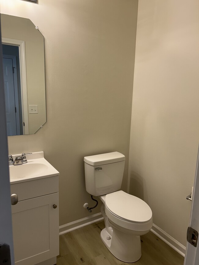 Building Photo - 1670 Sandersted Village Cir