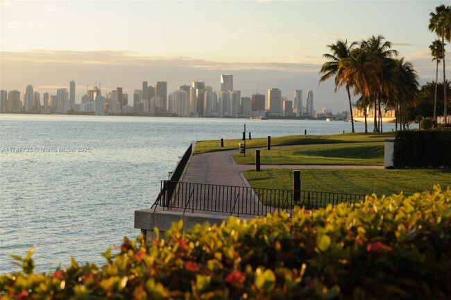 Foto del edificio - 19237 Fisher Island Dr
