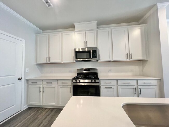 Building Photo - 208 Garden Vine Trl