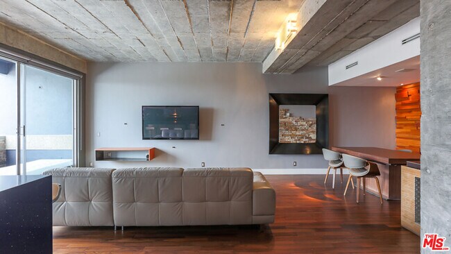Foto del edificio - 7250 Franklin Ave