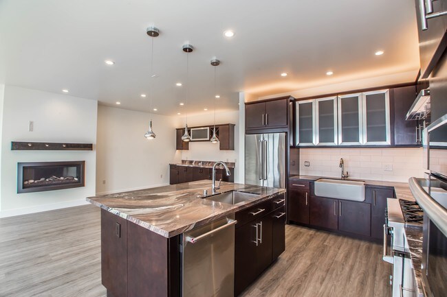 Building Photo - 1671 34th Ave