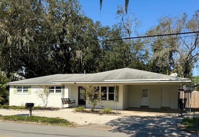 Foto del edificio - Thunderbolt Charm Meets Modern Comfort