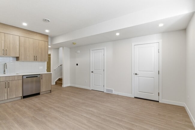 Building Photo - 4734-47379 79 St NW