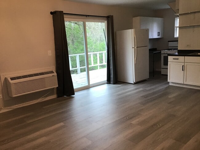 Building Photo - 6N582 Illinois St