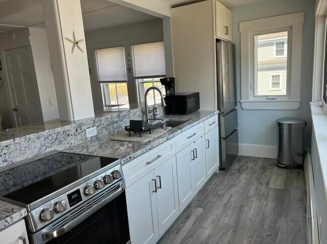 Building Photo - 1300 Ocean 3
