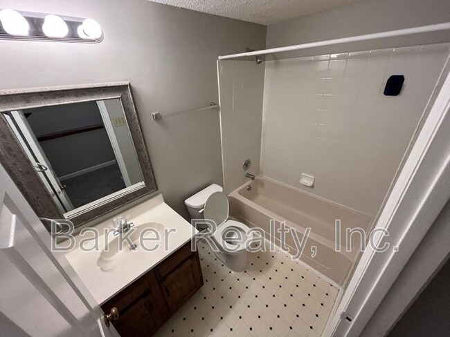 Building Photo - 1705 Murad Ct
