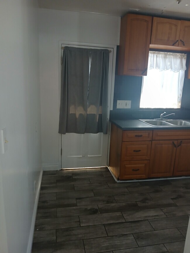Foto del edificio - 8141 6th St