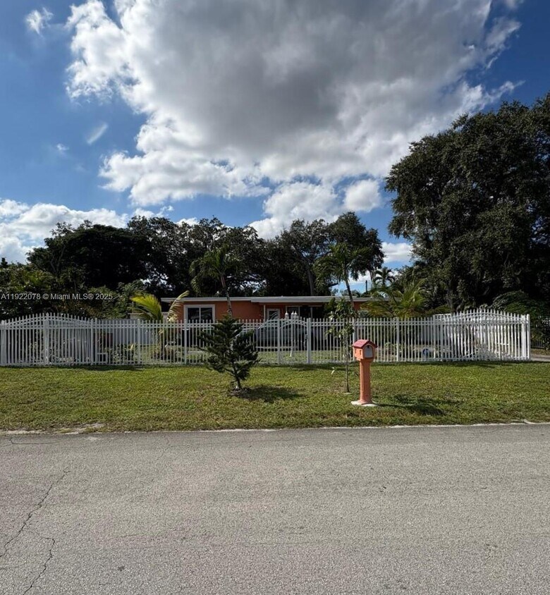 Foto principal - 15020 NW 12th Ave