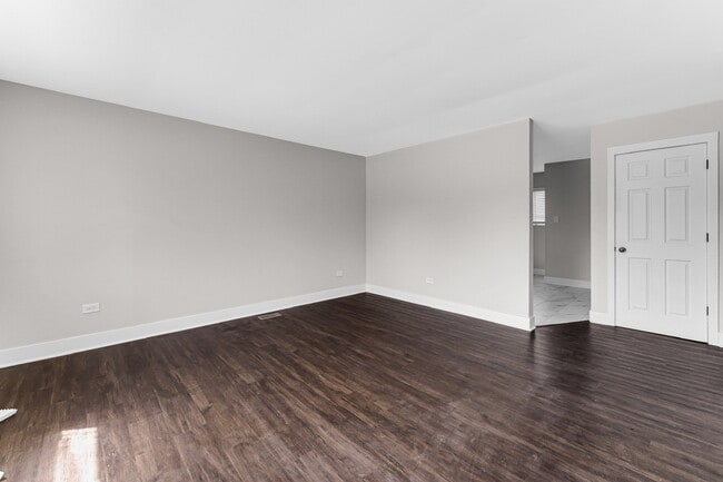 Building Photo - 816 Mackinaw Ave