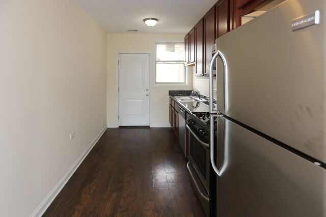 Building Photo - 4731 W Cornelia Ave