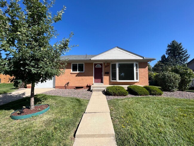Building Photo - 3-bed 2-bath House in Northglenn available July!