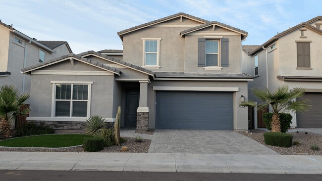 Building Photo - 4854 E Shady Glen Ave