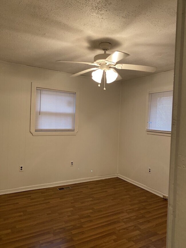 Foto del edificio - Charming 3 Bedroom Home Minutes from Northshore & Red Bank!