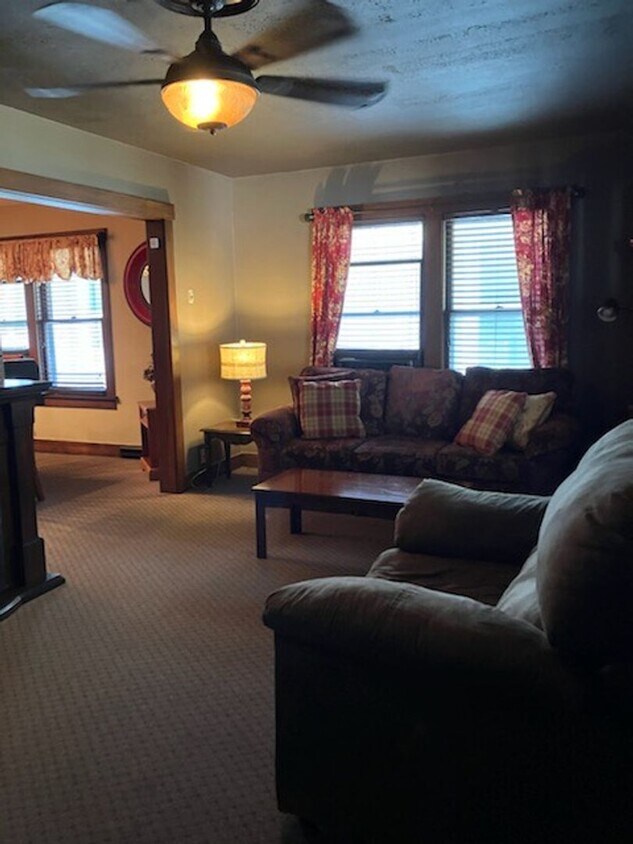 1256 SW Fillmore St Unit Garden House Upstairs, Topeka, KS 66604