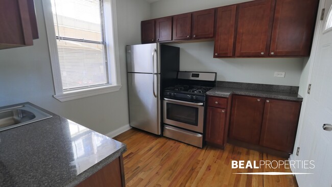 Building Photo - 4413 N Wolcott Ave