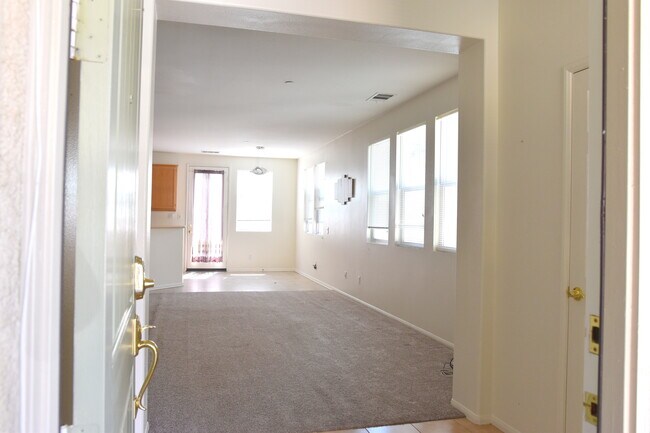 Foto del edificio - 25841 Silva Ct