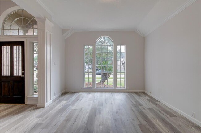 Building Photo - 12134 Green Trails Dr