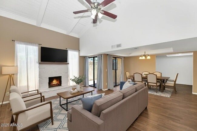 Building Photo - 5726 N 10th St