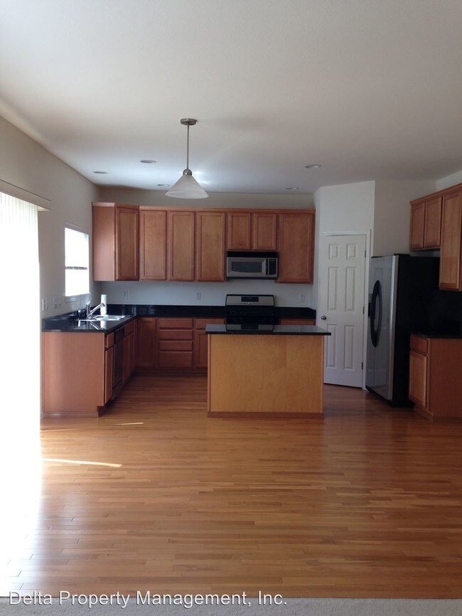 Building Photo - 4 br, 2.5 bath House - 7810 85th St NE