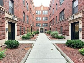 Building Photo - 2204 W Eastwood Ave