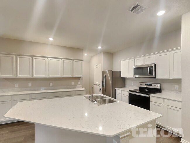 Foto del edificio - 636 Excelsior Dr