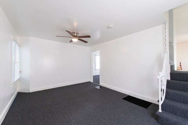 Building Photo - 2 br, 2 bath House - 4212 Sunset Avenue