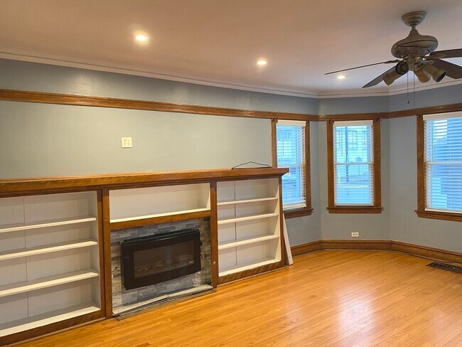 Building Photo - 2121 S Austin Blvd